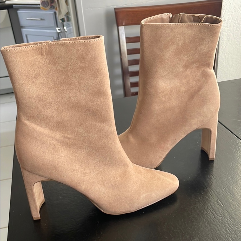Qupid Tan Heeled Boots Sleek Suede Design